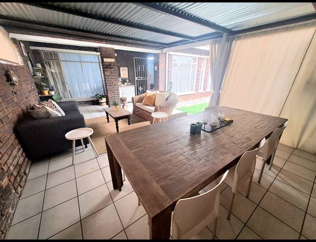 2 BEDROOM TOWNHOUSE FOR SALE IN DUNCANVILLE